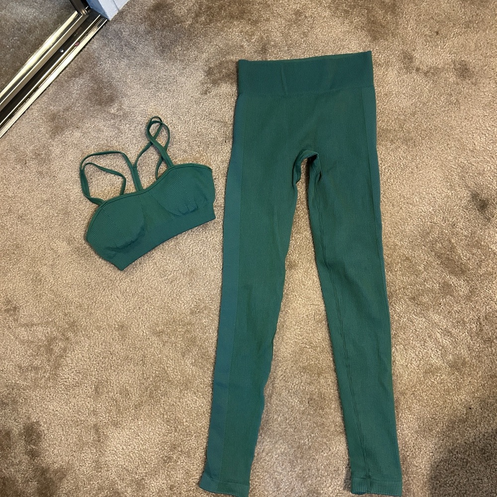 Cotton on Body workout set green